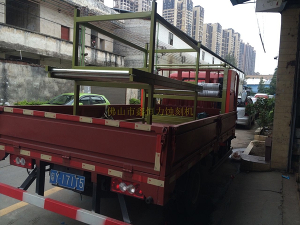 國外客戶定制覆膜機裝車發(fā)貨!