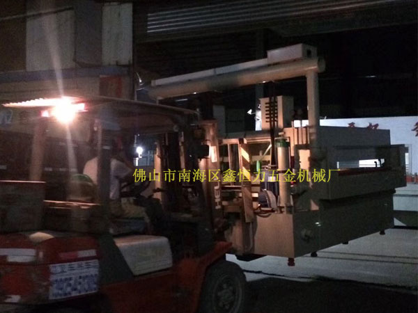 大幅面蝕刻機(jī)（進(jìn)料1660mm）裝車出貨